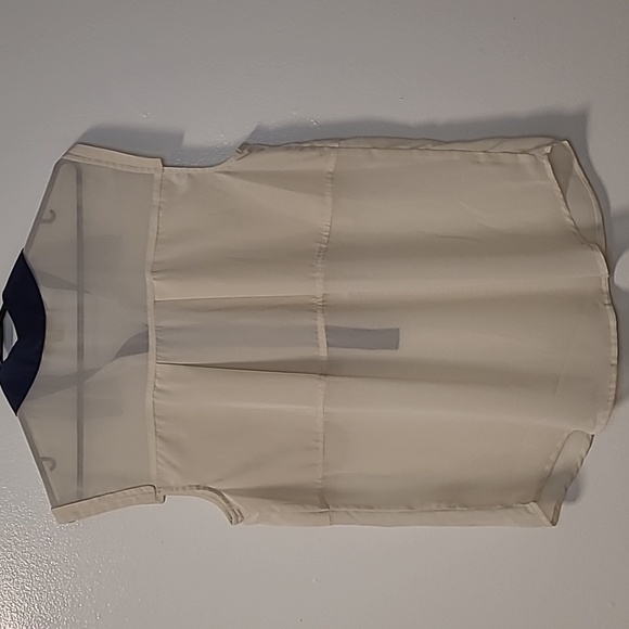 Vera Wang Princess - Size Large -   collared top - Picture 4 of 4